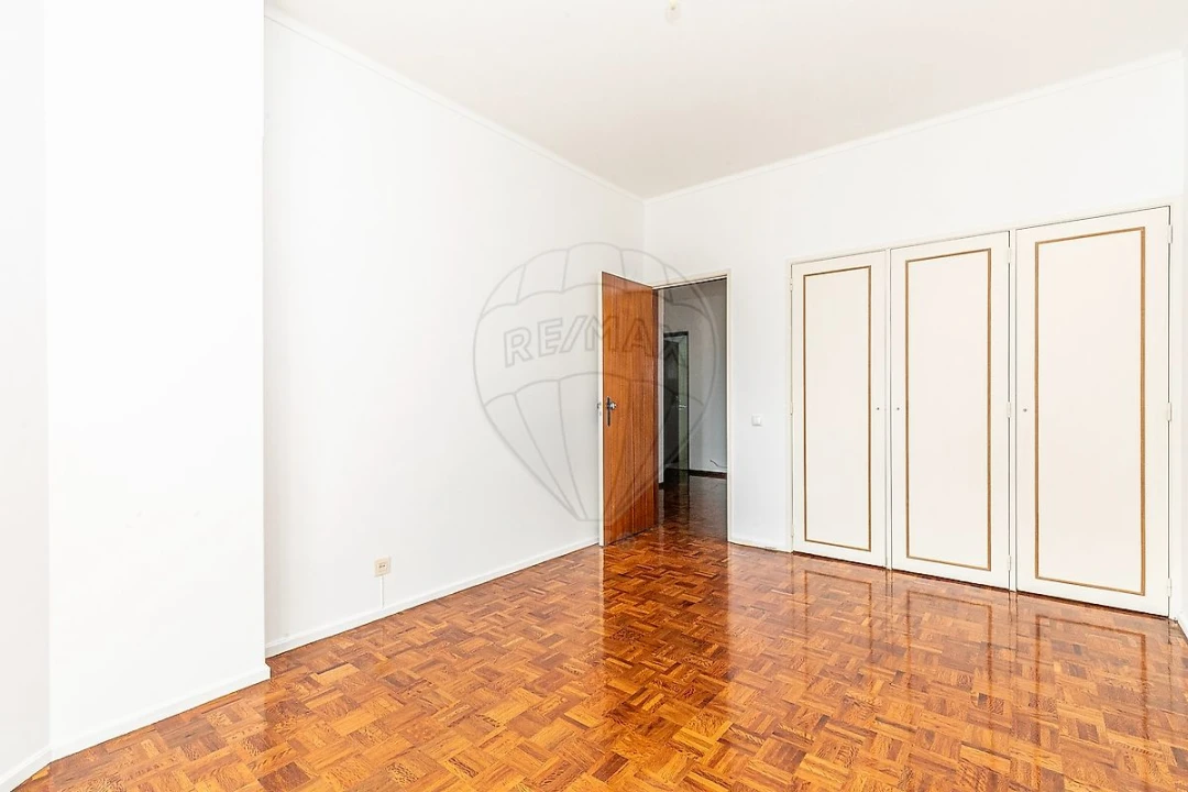 Apartamento T2 para Arrendamento em Lumiar Foto 18