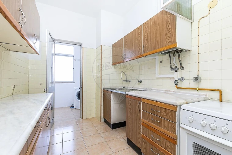 Apartamento T2 para Arrendamento em Lumiar Foto 5