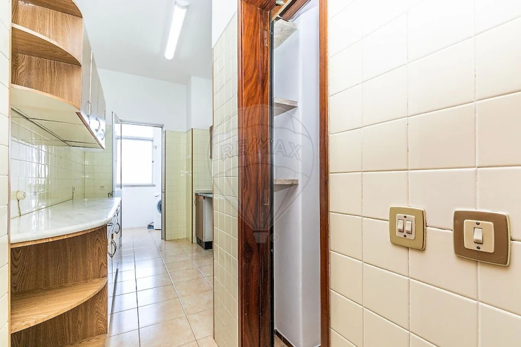 Apartamento T2 para Arrendamento em Lumiar Foto 10