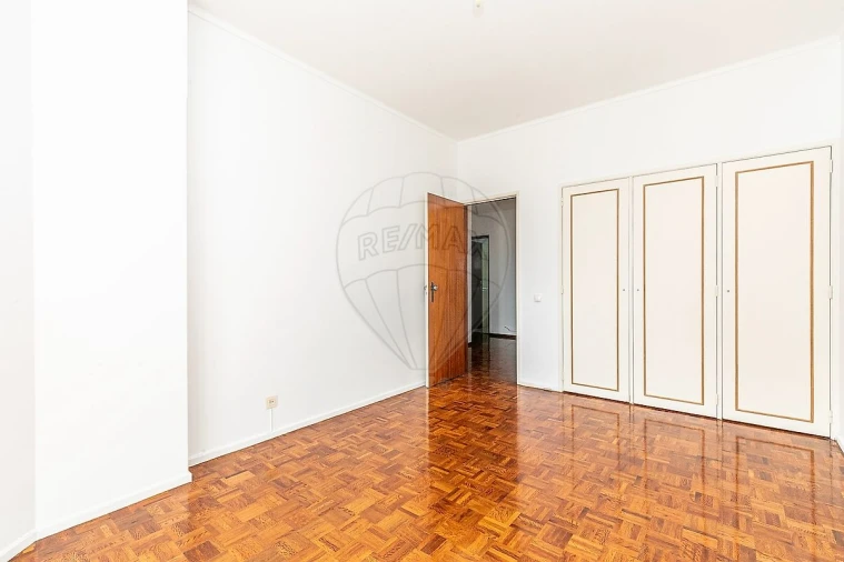 Apartamento T2 para Arrendamento em Lumiar Foto 18