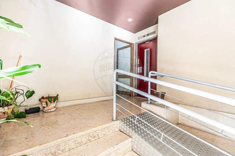Apartamento T2 para Arrendamento em Lumiar Foto 19