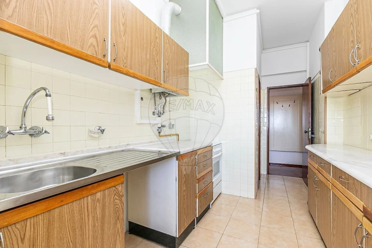 Apartamento T2 para Arrendamento em Lumiar Foto 16