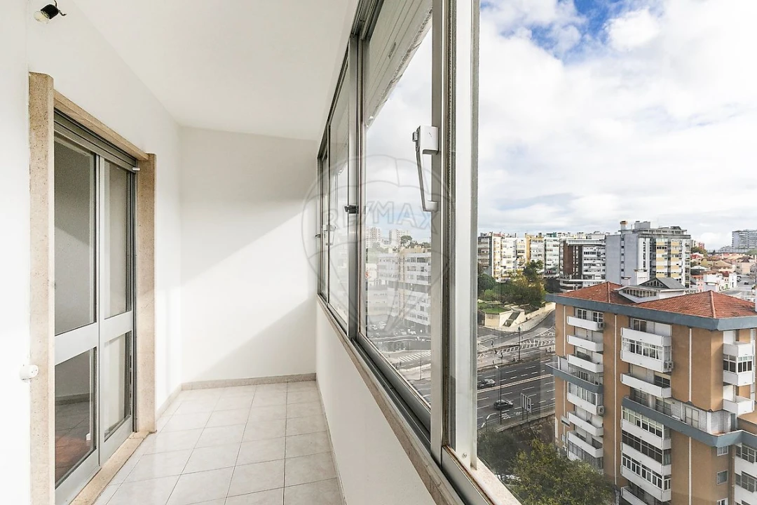 Apartamento T2 para Arrendamento em Lumiar Foto 6