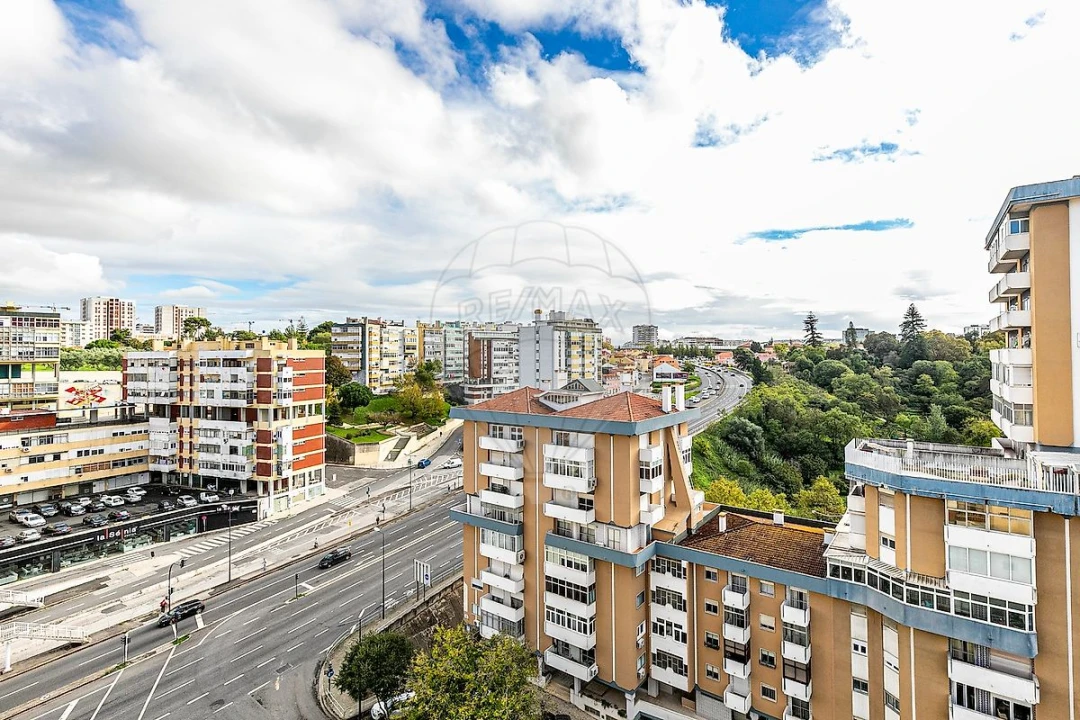 Apartamento T2 para Arrendamento em Lumiar Foto 2