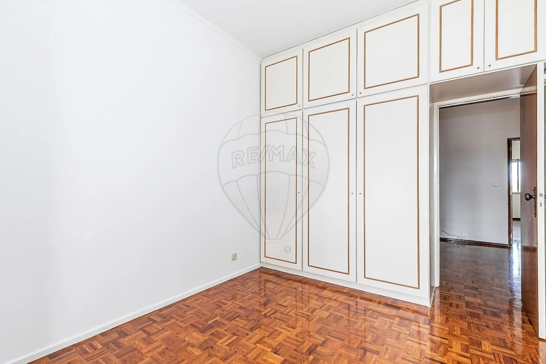 Apartamento T2 para Arrendamento em Lumiar Foto 4