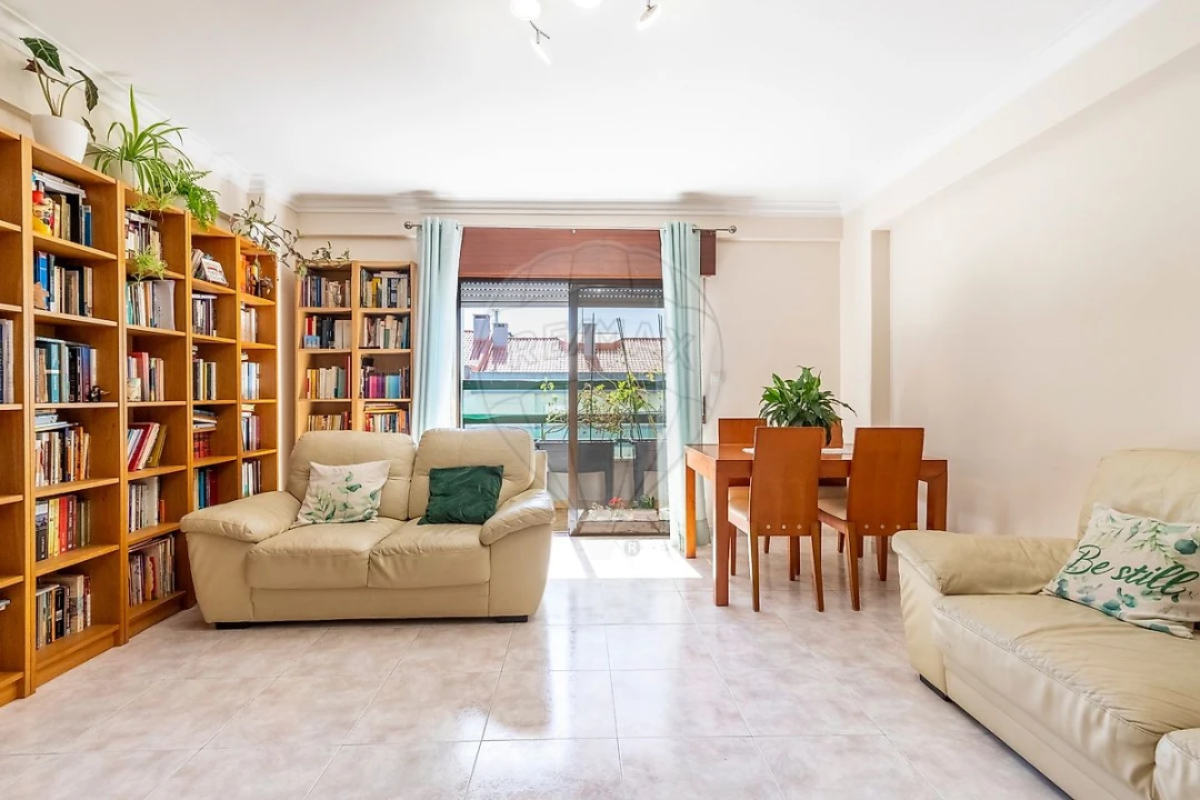 Apartamento T3 para Venda em Agualva e Mira-Sintra Foto 4