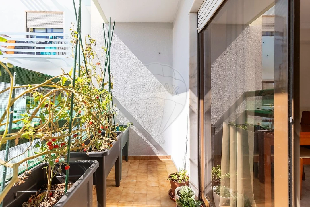 Apartamento T3 para Venda em Agualva e Mira-Sintra Foto 2