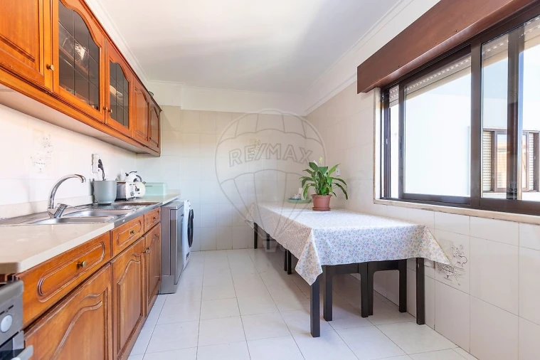 Apartamento T3 para Venda em Agualva e Mira-Sintra Foto 6