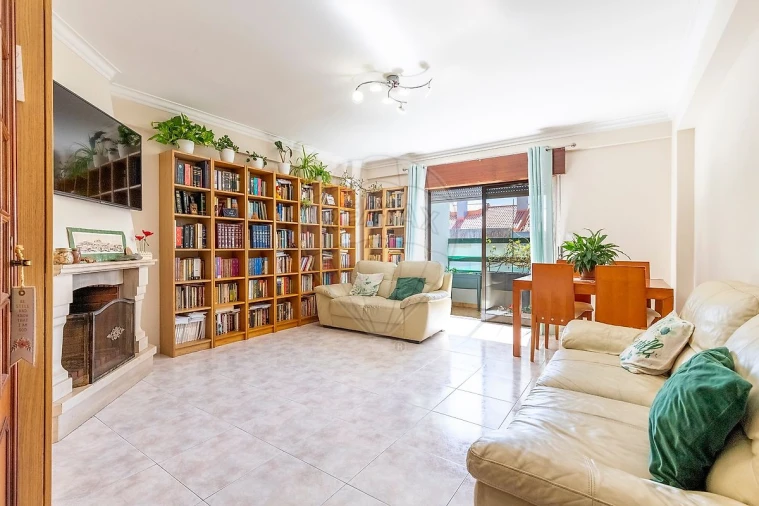 Apartamento T3 para Venda em Agualva e Mira-Sintra Foto 3