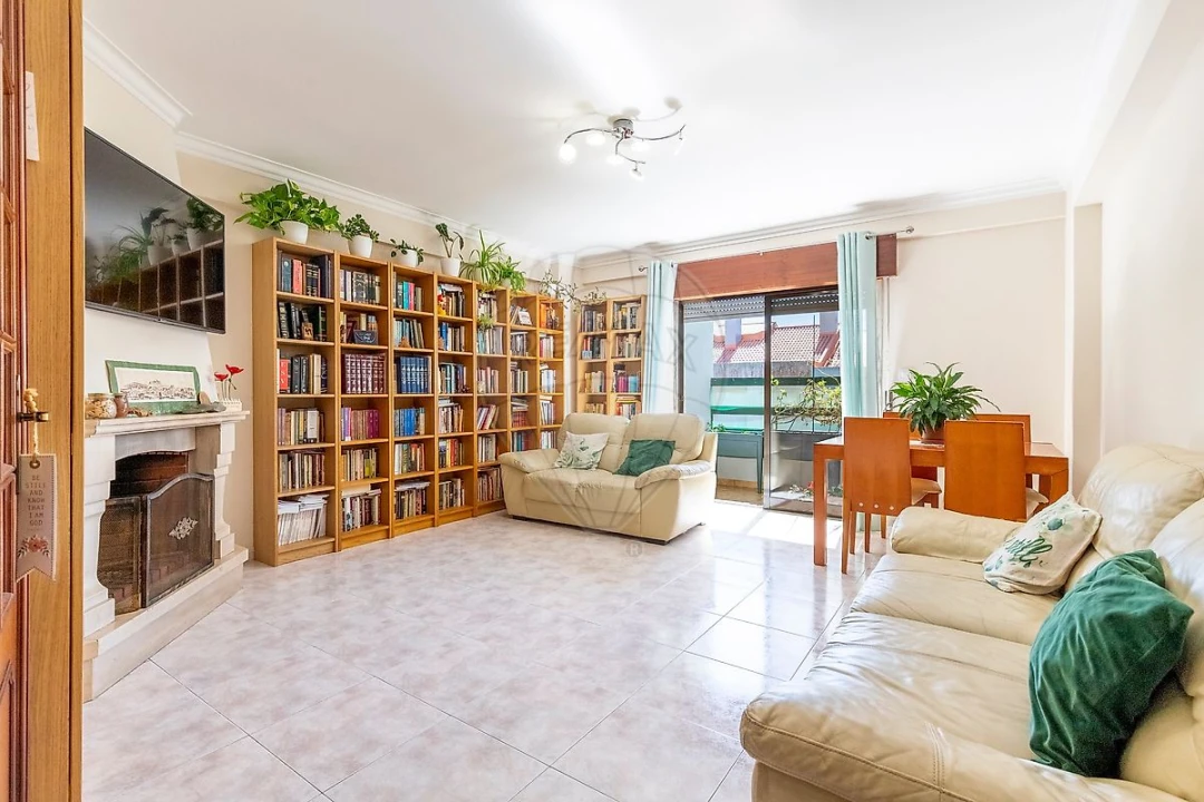 Apartamento T3 para Venda em Agualva e Mira-Sintra Foto 3