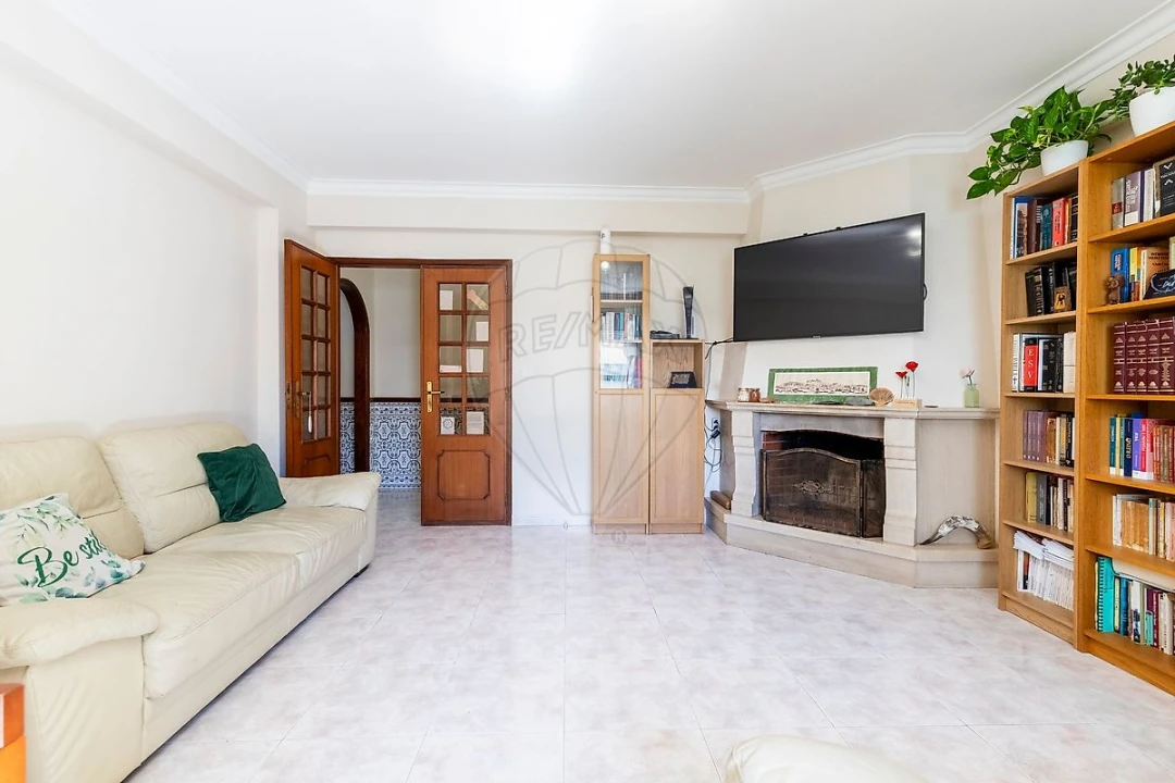 Apartamento T3 para Venda em Agualva e Mira-Sintra Foto 1