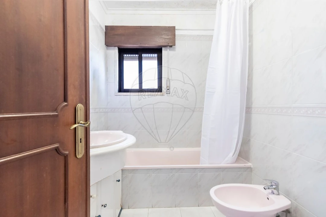Apartamento T3 para Venda em Agualva e Mira-Sintra Foto 17
