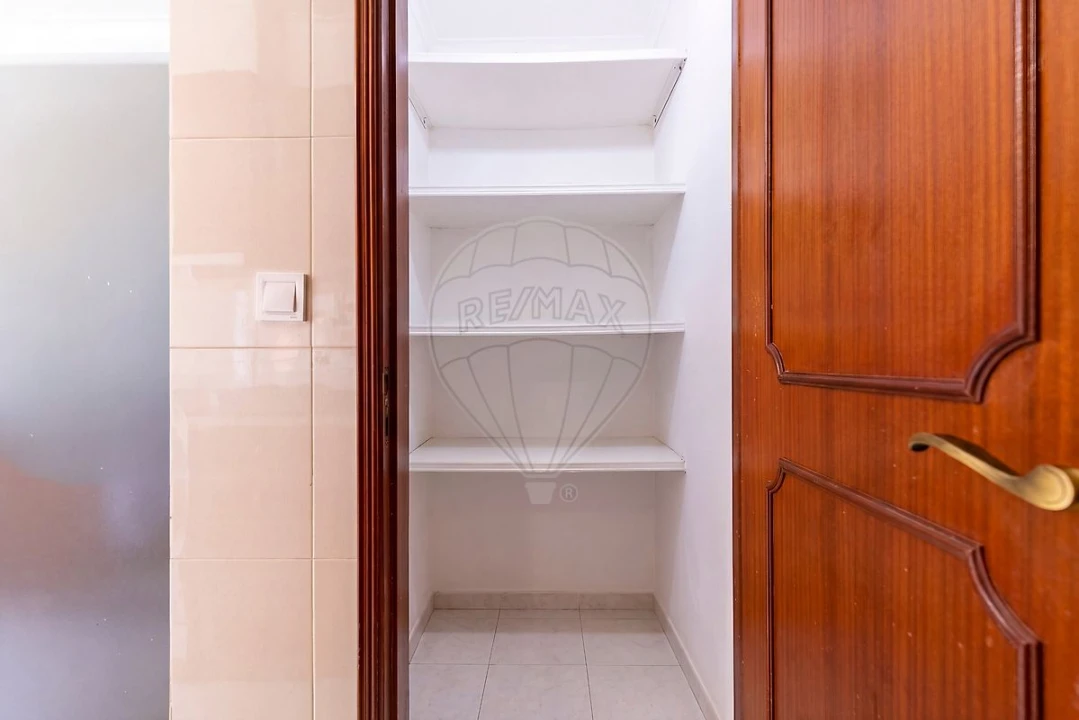 Apartamento T3 para Venda em Agualva e Mira-Sintra Foto 8