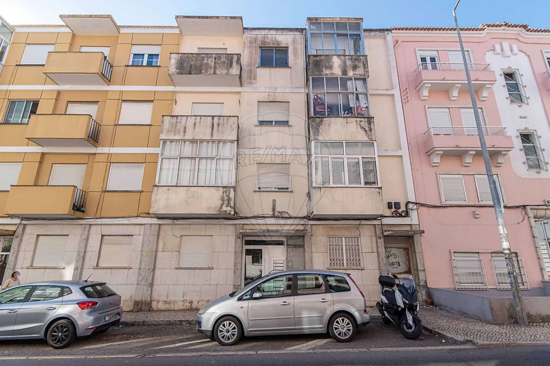 Apartamento T2 para Venda em Queluz e Belas Foto 4