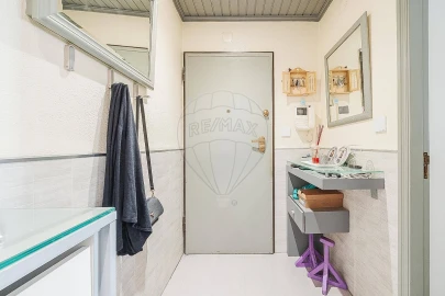 Apartamento T2 para Venda em Ramada e Caneças