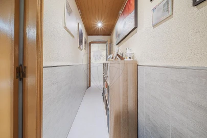 Apartamento T2 para Venda em Ramada e Caneças