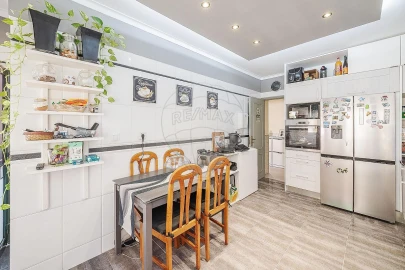 Apartamento T2 para Venda em Ramada e Caneças