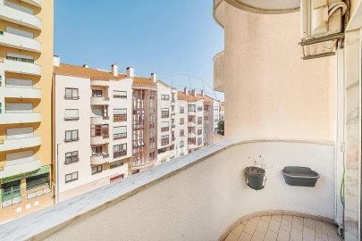 Apartamento T2 para Venda em Ramada e Caneças
