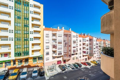 Apartamento T2 para Venda em Ramada e Caneças