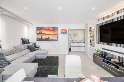 Apartamento T2 para Venda em Ramada e Caneças