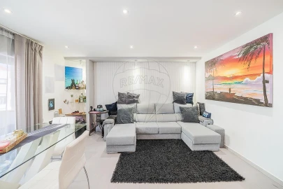 Apartamento T2 para Venda em Ramada e Caneças