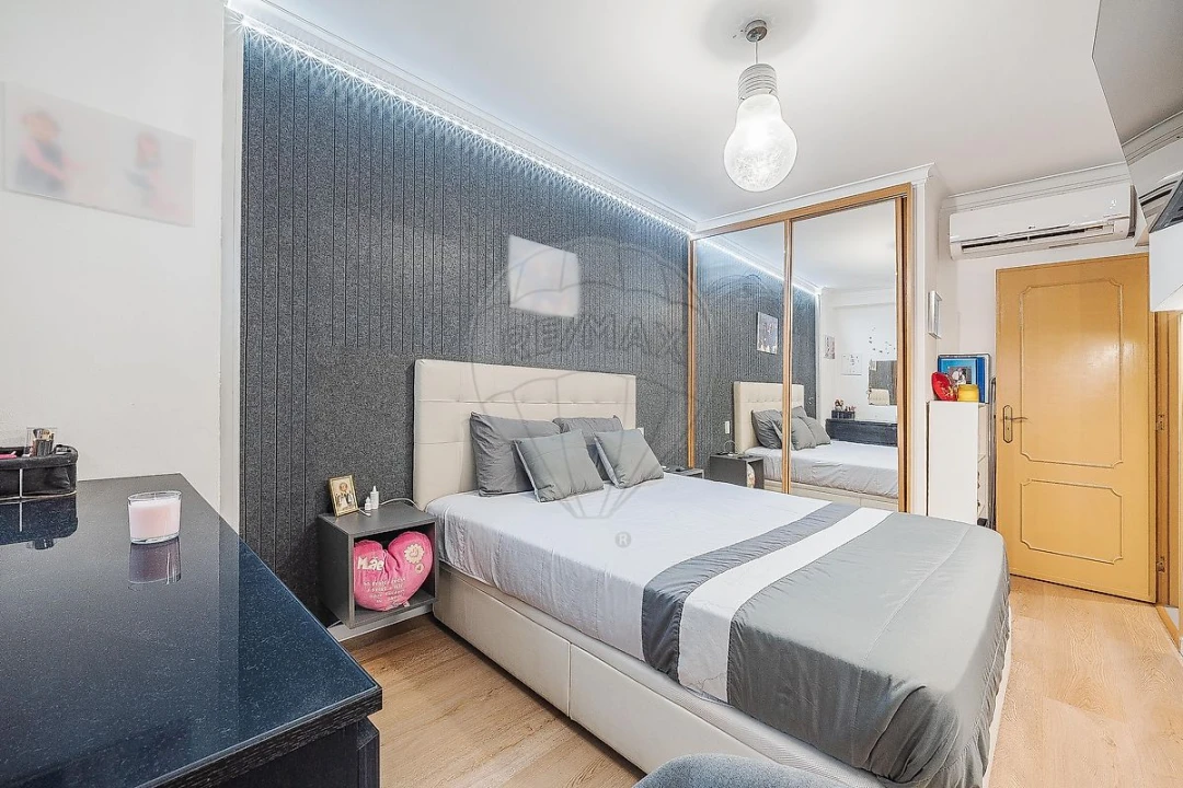 Apartamento T2 para Venda em Ramada e Caneças Foto 28
