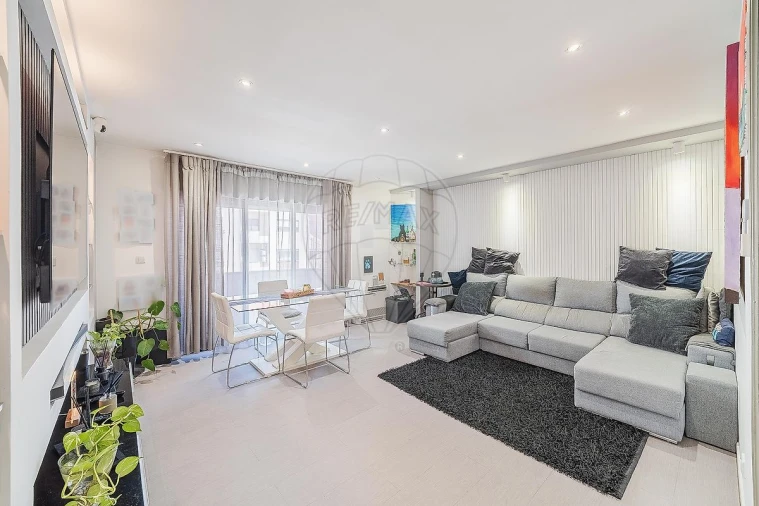 Apartamento T2 para Venda em Ramada e Caneças Foto 8
