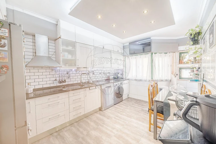 Apartamento T2 para Venda em Ramada e Caneças Foto 29