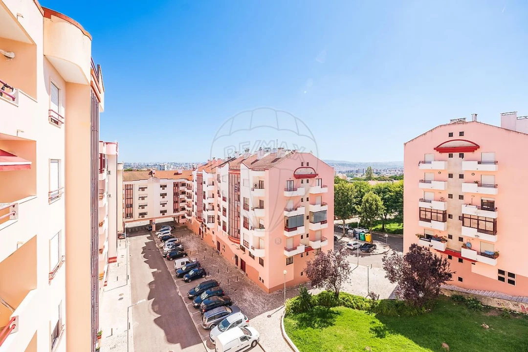 Apartamento T2 para Venda em Ramada e Caneças Foto 10