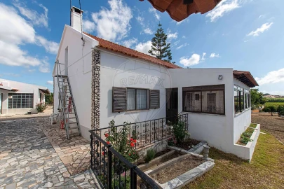 Moradia T2 para Venda em Alenquer (Santo Estêvão e Triana)