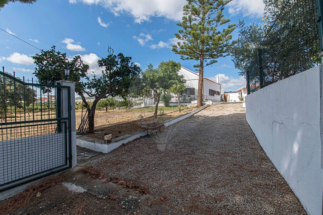 Moradia T2 para Venda em Alenquer (Santo Estêvão e Triana) Foto 3