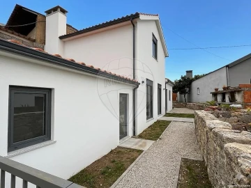 Moradia T3 para Venda em Angeja