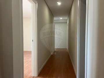 Moradia T4 para Arrendamento em Silvalde