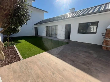 Moradia T4 para Arrendamento em Silvalde
