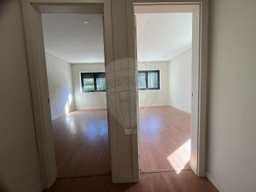 Moradia T4 para Arrendamento em Silvalde