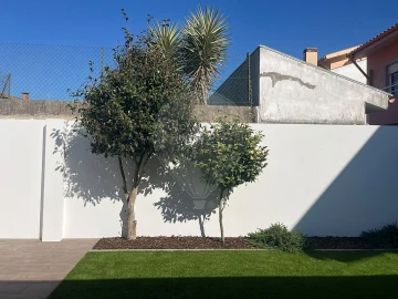 Moradia T4 para Arrendamento em Silvalde