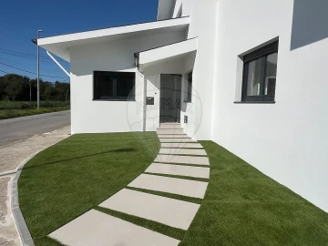 Moradia T4 para Arrendamento em Silvalde
