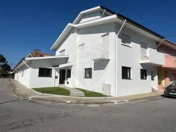 Moradia T4 para Arrendamento em Silvalde