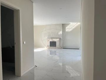 Moradia T4 para Arrendamento em Silvalde