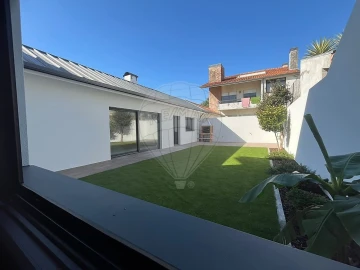Moradia T4 para Arrendamento em Silvalde
