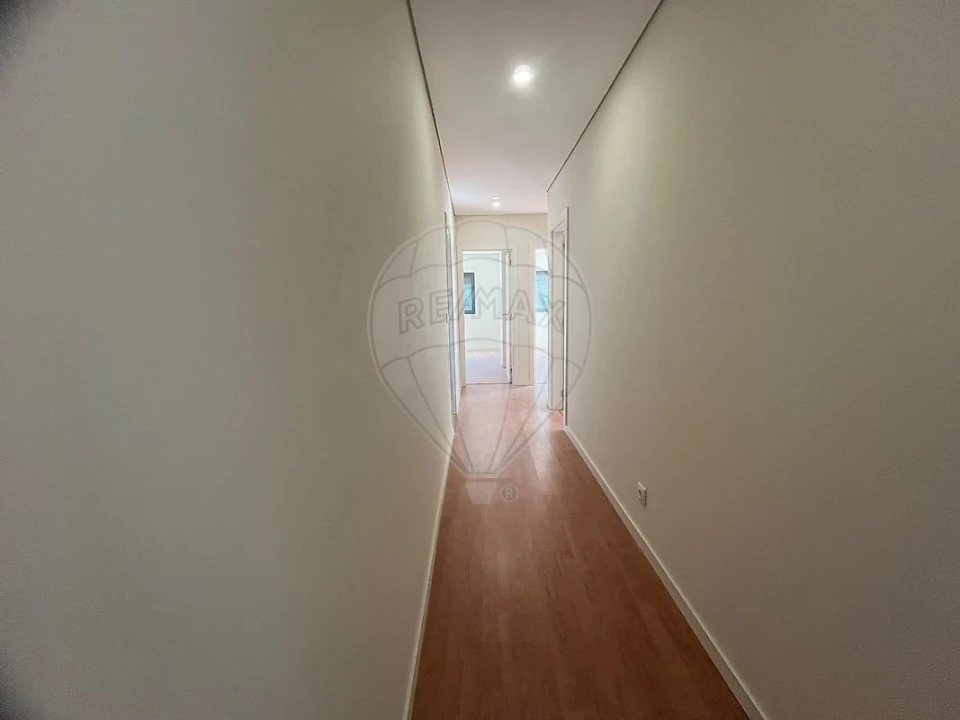 Moradia T4 para Arrendamento em Silvalde Foto 13