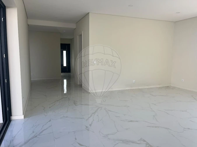 Moradia T4 para Arrendamento em Silvalde Foto 25