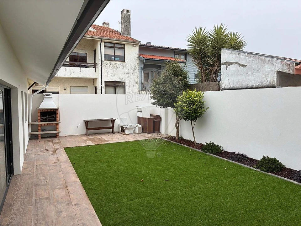 Moradia T4 para Arrendamento em Silvalde Foto 4