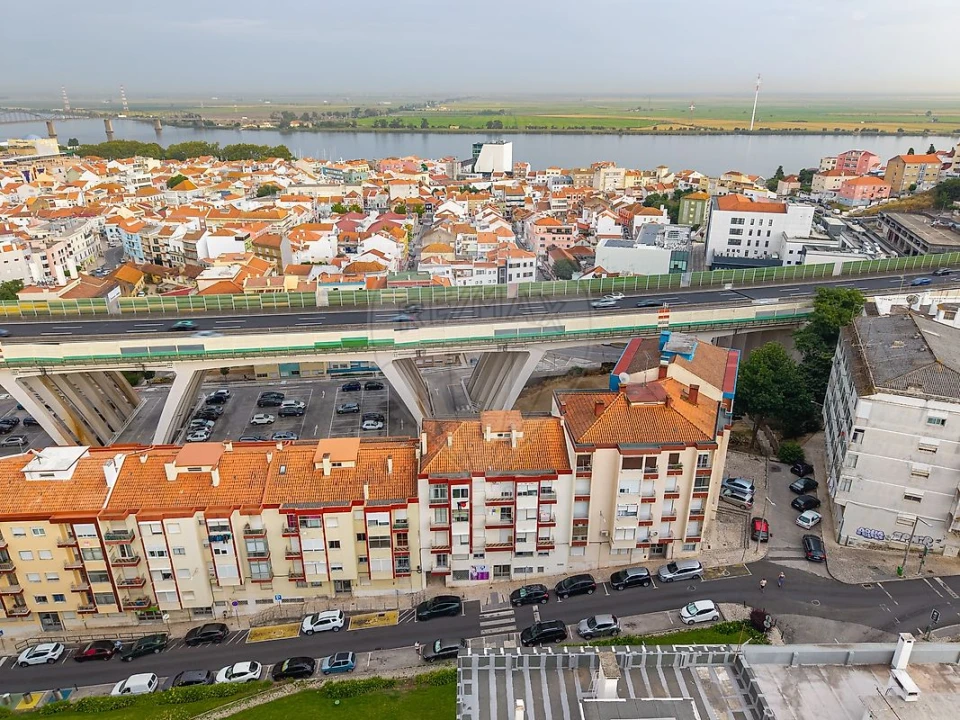 Apartamento T2 para Venda em Vila Franca de Xira Foto 12