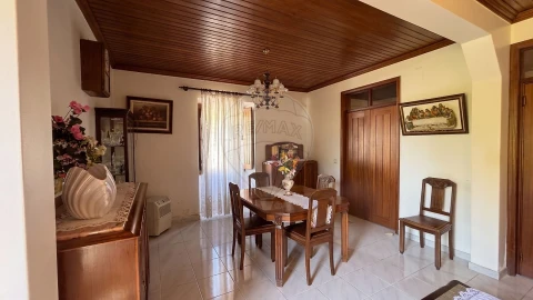 Moradia T5 para Venda em Gondemaria e Olival