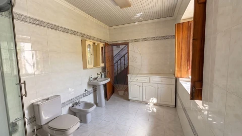 Moradia T5 para Venda em Gondemaria e Olival
