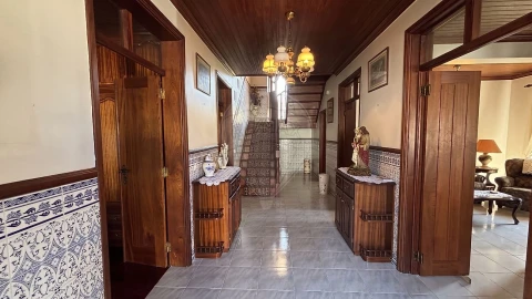 Moradia T5 para Venda em Gondemaria e Olival