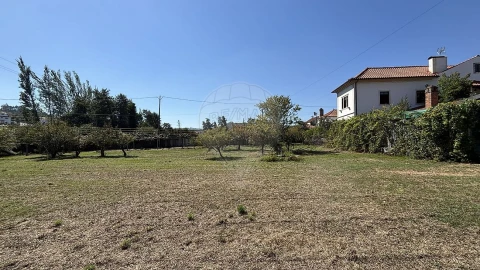 Moradia T5 para Venda em Gondemaria e Olival