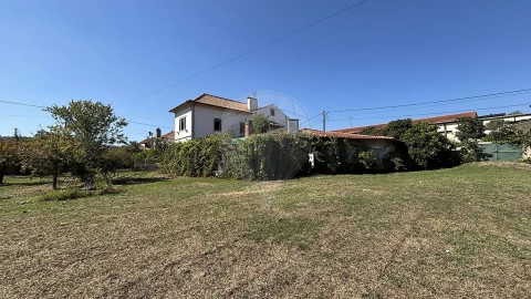 Moradia T5 para Venda em Gondemaria e Olival