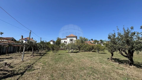 Moradia T5 para Venda em Gondemaria e Olival
